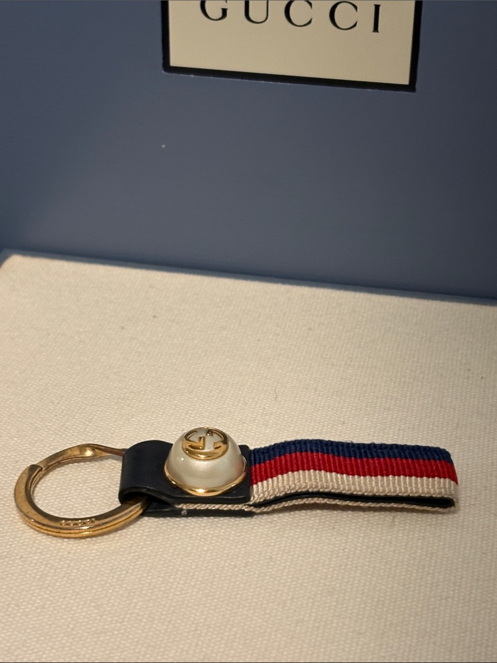 GUCCI Interlocking Pearl Keychain - Picture 6 of 8